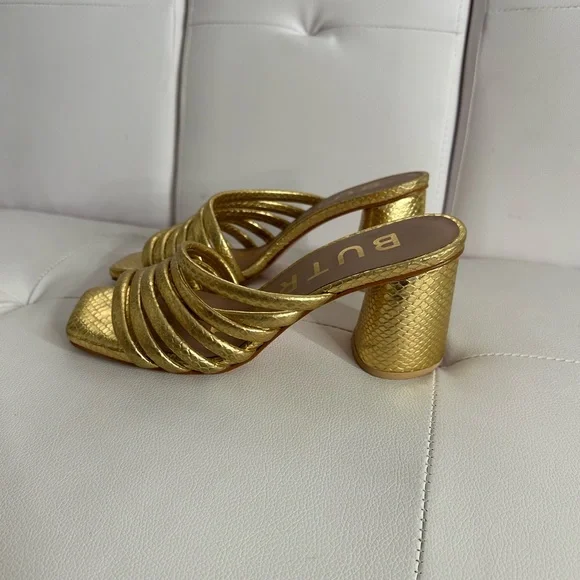 Gorgeous Gold Heels - Picture 4 of 4